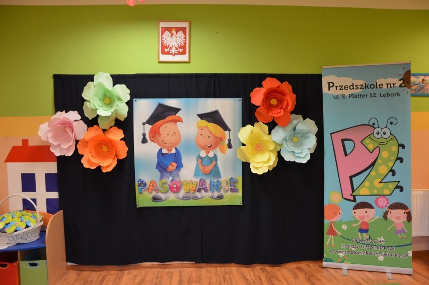Lębork. "Kwiatuszki" i "Stokrotki" pasowane na przedszkolaków w Przedszkolu nr 2