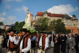 Kraków. Procesja ku czci św. Stanisława z Wawelu na Skałkę [ZDJĘCIA, WIDEO]