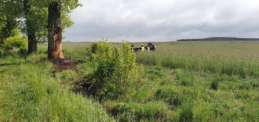 Tragiczny wypadek w gminie Trzemeszno. Zginął mieszkaniec powiatu żnińskiego [zdjęcia]