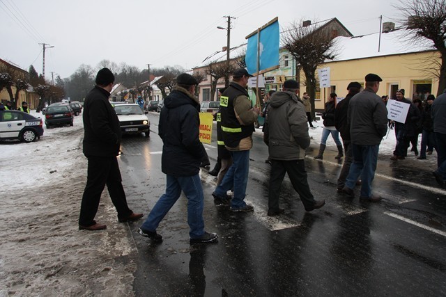 Grodziec. Blokada drogi w obronie szkół w Lipicach i Biskupicach