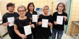 Szpital w Kaliszu. Fizjoterapeuci i diagności medyczni wracają do pracy, ale protest nadal trwa