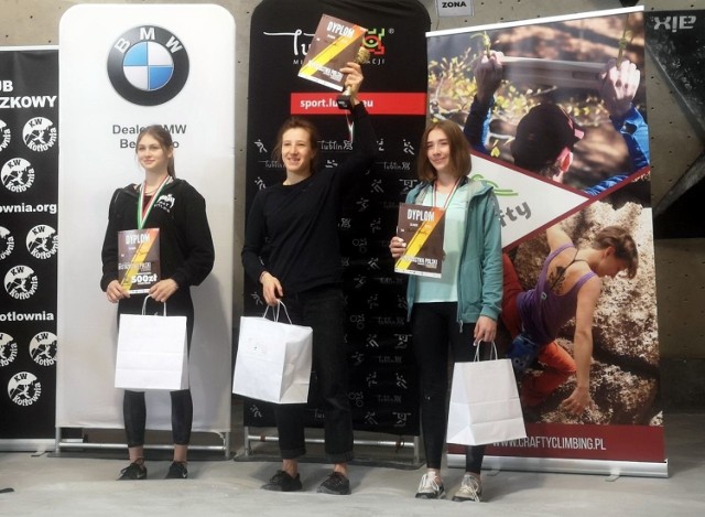 Podium kobiet MP 2021 w boulderingu, od lewej: Bianka Janecka, Ida Kupś, Daria Nawój,