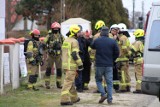 Ewakuacja ośrodka specjalnego w Gromadzicach. W budynku miała być bomba. Policjanci ustalają, kto dokonał fałszywego zgłoszenia