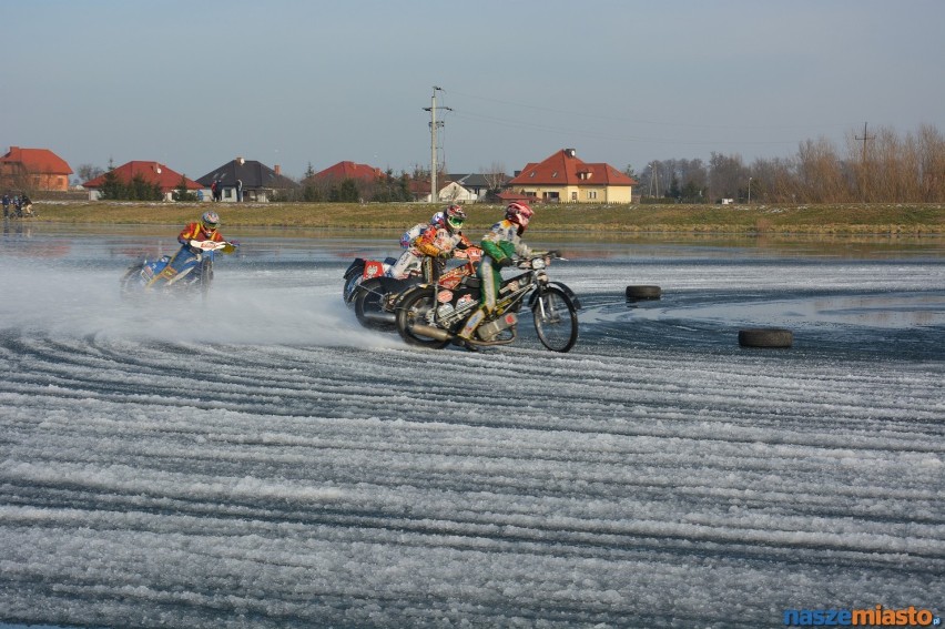 Wyścigi quadów i motocykli żużlowych na lodzie....
