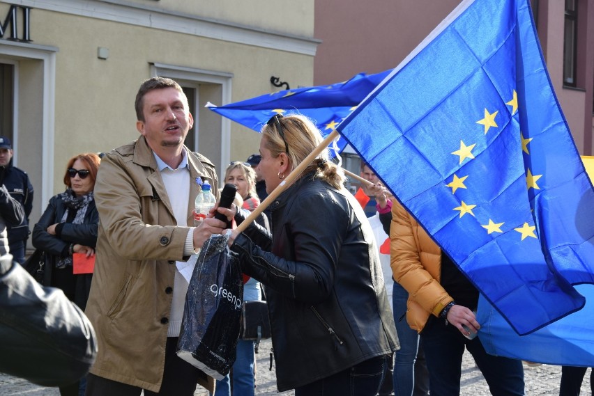 Grupa mieszkańców postanowiła wyrazić swoje niezadowolenie z...