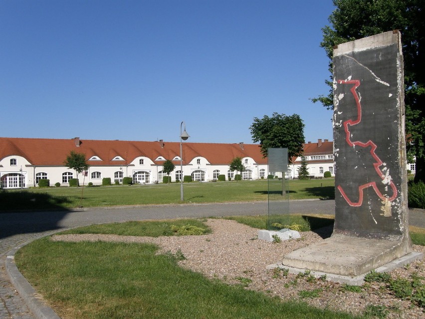 Fragment muru berlińskiego upamiętnia wkład Polski w...