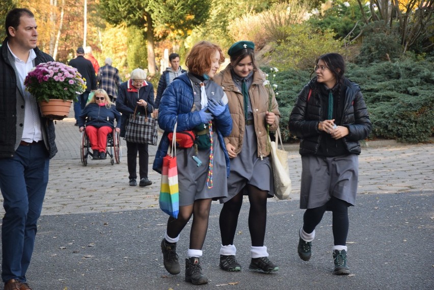 Przygotowania do Wszystkich Świętych nie ominęły Zielonej...