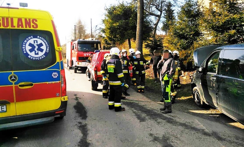 Wypadek pod Łąckiem. Dwa dostawczaki zderzyły się na górskiej drodze