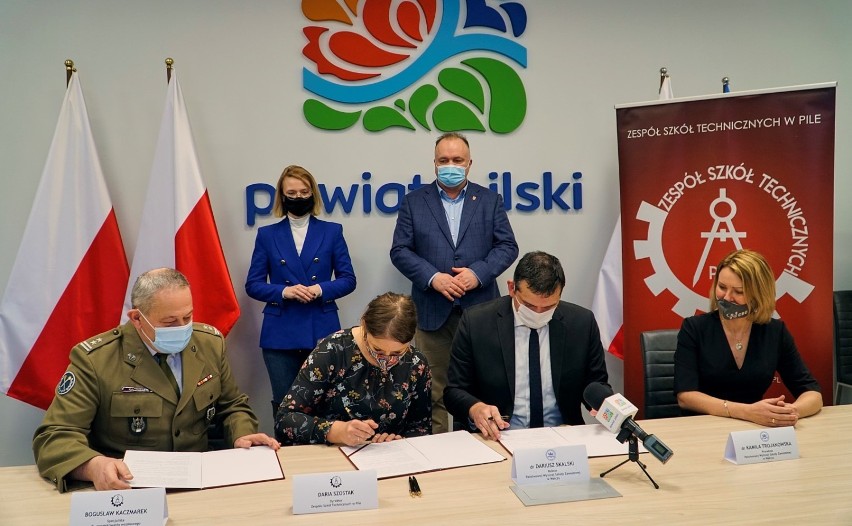 Pilski ,,mechanik" otwiera nową klasę. Co ma z tym wspólnego MON?