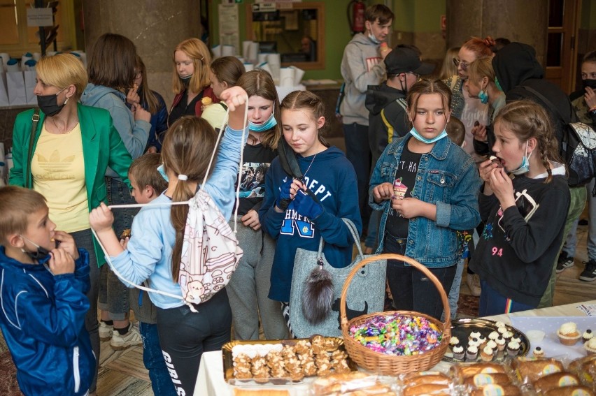Koncert charytatywny "Polska – Dzieciom" w Kielcach. Wspaniała zabawa, lody, ciastka i upominki [ZDJĘCIA]