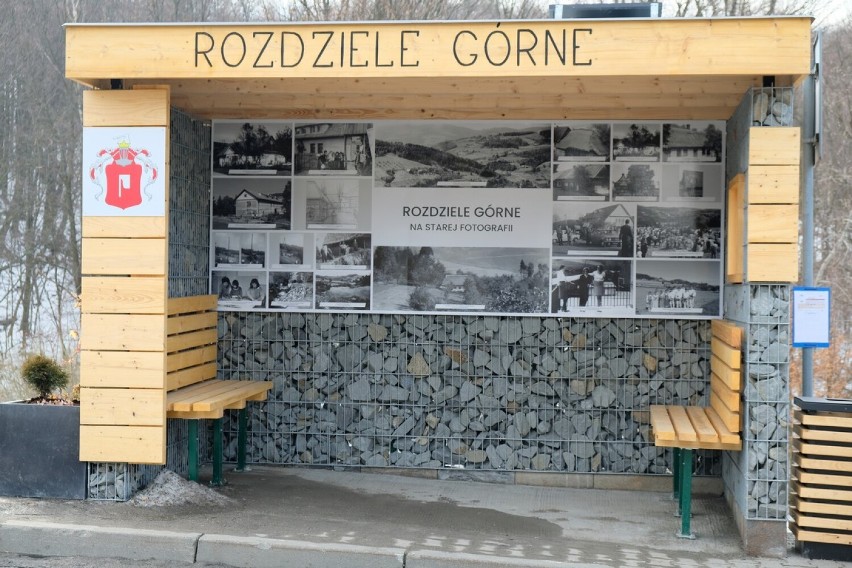 W gminie Żegocina powstało dziewięć nowych przystanków. Na każdym zdjęcia z historii danej miejscowości. Zobacz zdjęcia