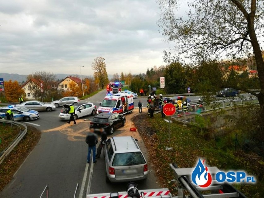 Kolizja na "ósemce". Droga do szpitala jest zablokowana!  [ZDJĘCIA]