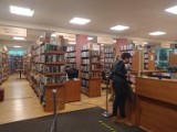 Biblioteka w Wodzisławiu Śl. ponownie otwarta. Przyłbice, płyny dezynfekcyjne, kwarantanna książek i... winda