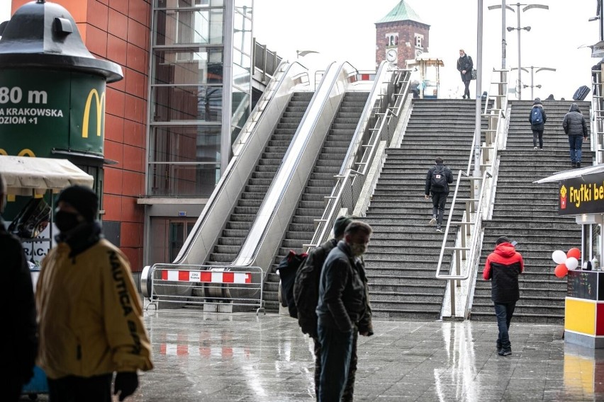 Kraków. Drugie, inne podejście do wymiany (nie)ruchomych schodów przy dworcu MDA