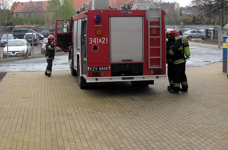 Kalisz: Pożar w Samochodówce i ewakuacja szkoły. Na szczęście to tylko strażackie ćwiczenia. ZDJĘCIA