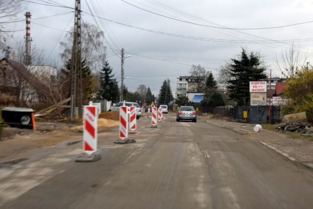 W nadchodzącym roku będą kontynuowane inwestycje rozpoczęte kilka miesięcy temu lub takie, na które niedawno zawarto umowy a prace zaczną się wiosną. 

Jedną z takich inwestycji będzie przebudowa ulicy Domaszowskiej i jej skrzyżowania z aleją 1000 lecia Państwa Polskiego i Solidarności