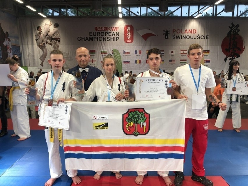 Sport na Ziemi Limanowskiej w 2021 roku. Silni biegacze, karatecy i piłkarz, który walczył w MMA