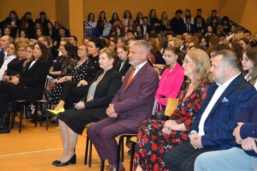 Uroczyste zakończenie roku szkolnego maturzystów w LO w Myszkowie - zobacz zdjęcia