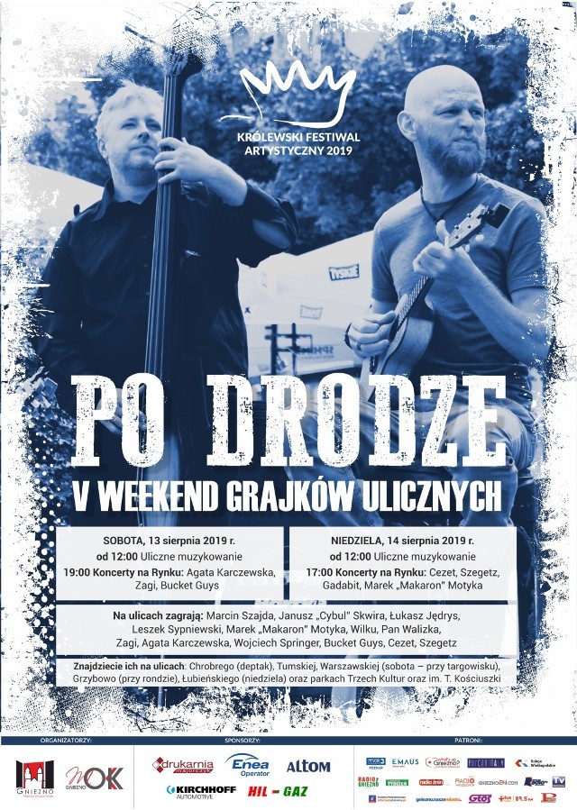 10 i 11 sierpnia na ulicach i w parkach Gniezna po raz 5. wystąpią „buskerzy”, czyli grajkowie uliczni. Co warto podkreślić, nie oznacza to, że w przestrzeni miejskiej oraz podczas wieczornych koncertów na Rynku zabrzmią tylko gitary akustyczne: podczas tegorocznego Weekendu Grajków Ulicznych „Po drodze” muzyka będzie grana także na elektronicznych samplerach, akordeonie, czy… plastikowych wiadrach po farbie.

 Weekend Grajków Ulicznych „Po drodze” to, obok m.in. Spotkań Teatralnych „Bez kurtyny” czy Pikniku Czytelniczego z BPMG, jedna z bardziej kameralnych imprez gnieźnieńskiego Królewskiego Festiwalu Artystycznego. W tym roku, przechodnie i odwiedzający miasto turyści będą mogli posłuchać ulicznych występów w łącznie aż 7 lokalizacjach.

W sobotę i niedzielę, pomiędzy 12:00 a 18:00, na „grajków” o różnych porach będzie można trafić na ulicach Tumskiej, B. Chrobrego (na deptaku) i Grzybowo (przy Rondzie Chrztu Polski), a także w parku im. T. Kościuszki i Parku Trzech Kultur. Dodatkowo, w sobotę muzyka wybrzmi na ul. Warszawskiej (przy Targowisku), a w niedzielę przy ul. Łubieńskiego (przy pomniku św. Wojciecha). Godzinowy harmonogram występów prezentuje załączona grafika.

Tradycyjnie już, oprócz występów w przestrzeni miejskiej, oba dni festiwalu zwieńczą koncerty na kameralnej scenie KFA na gnieźnieńskim Rynku: od 19 do 22:30 w sobotę i od 17:00 do 21:30 w niedzielę.

Pośród artystów, którzy tego roku odwiedzą pierwszą stolicę Polski, oprócz „stałych bywalców”, takich jak Marek Motyka czy autor nieoficjalnego hymnu imprezy, Janusz „Cybul” Skwira, warto wymienić wschodzące gwiazdy scen alternatywnej (Zagi, Agata Karczewska) i hip-hopowej (Gadabit, C-zet), oraz prezentujących bardzo widowiskowy show znany m.in. z telewizyjnych programów „Mam talent!” czy „Must be the Music”, duet Bucket Guys.

Wstęp na wszystkie koncerty Weekendu Grajków Ulicznych jest bezpłatny. Organizatorzy wydarzenia: Urząd Miejski i Miejski Ośrodek Kultury w Gnieźnie oraz Jarosław Mikołajczyk. Partnerzy: Kirchhoff Automotive, Drukarnia Majorczyk, Enea Operator, Altom oraz Hil-Gaz.