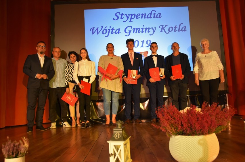 Stypendia wójta dla najlepszych uczniów z gminy Kotla