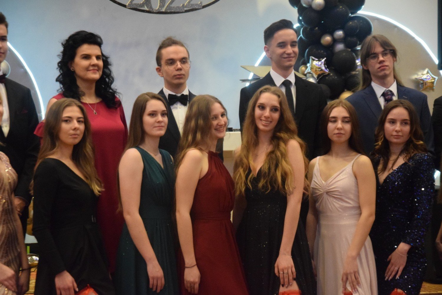 Tychy. Elegancka studniówka ZS nr 1 im. Gustawa Morcinka - ZDJĘCIA
