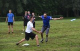 Ultimate frisbee - poczuj ducha tej wyjątkowej gry i przyłącz się do rzucania dyskiem 