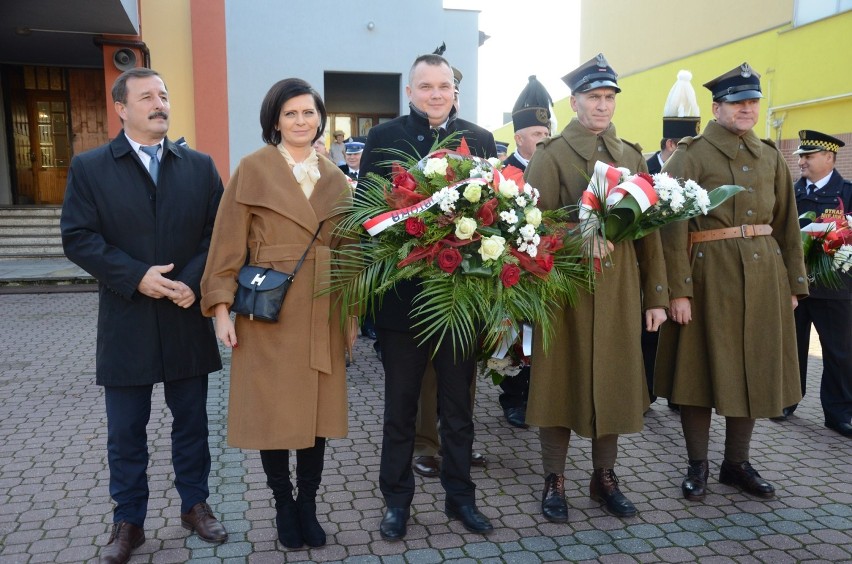 Święto niepodległości w Bełchatowie 2018. Złożono kwiaty pod pomnikiem żołnierzy POW [ZDJĘCIA]