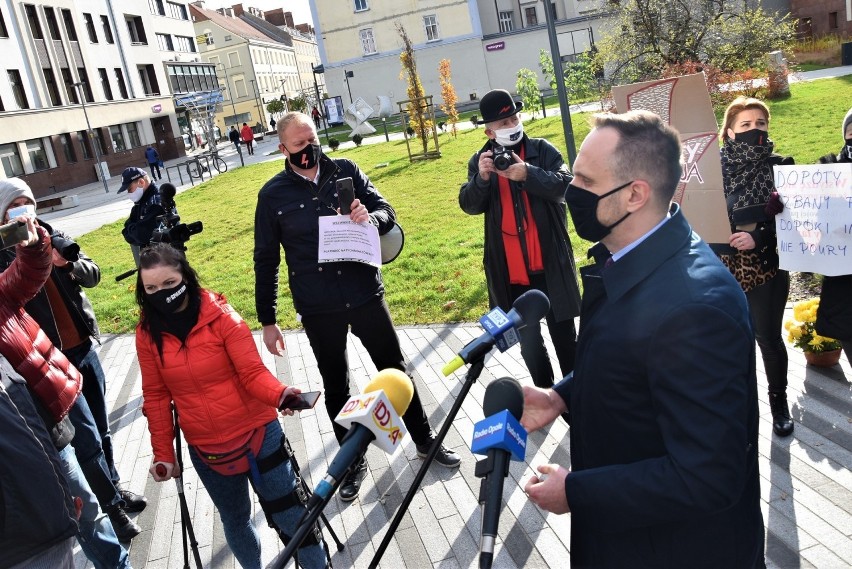 Janusz Kowalski chciał bronić polskiego weta wobec budżetu...