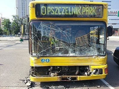 Zderzenie tramwaju w Katowicach. Zderzył się z autobusem przy Sokolskiej