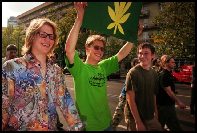 Marsz Wyzwolenia Konopi 2012. Chcą legalnie palić trawkę