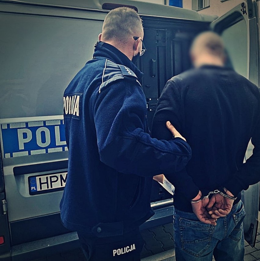 Łomża. Włamywacz w rękach policjantów. Mężczyzna usłyszał 4 zarzuty