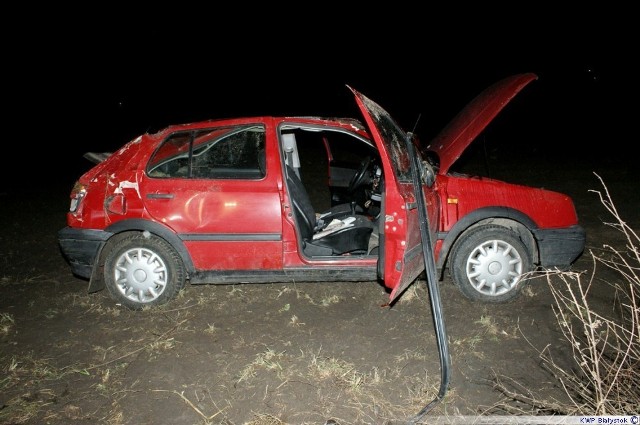 Wypadek  w Śniadowie. Pijany kierowca zjechał do rowu i dachował