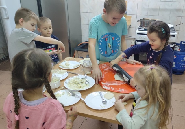 Jak oswobodzić Renifera? Można spróbować na wiele sposobów, ale najstarszą znaną metodą może okazać się, że przez żołądek - mówi Justyna Pacuła-Woźniak ze Stowarzyszenia Kuźnia Pomysłów.