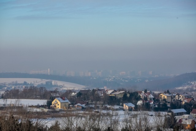 W dniach, kiedy jest smog, należy szczególnie uważać i stosować się do kilku zasad.