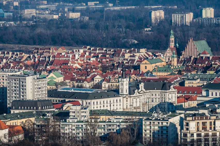 Raport GUS: Warszawa trzy razy bogatsza od reszty Polski