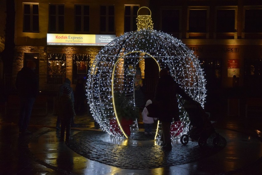 Jarmark świąteczny w Pucku (2018). Stary Rynek zamienił się na dwa dni w krainę Świętego Mikołaja | ZDJĘCIA, WIDEO