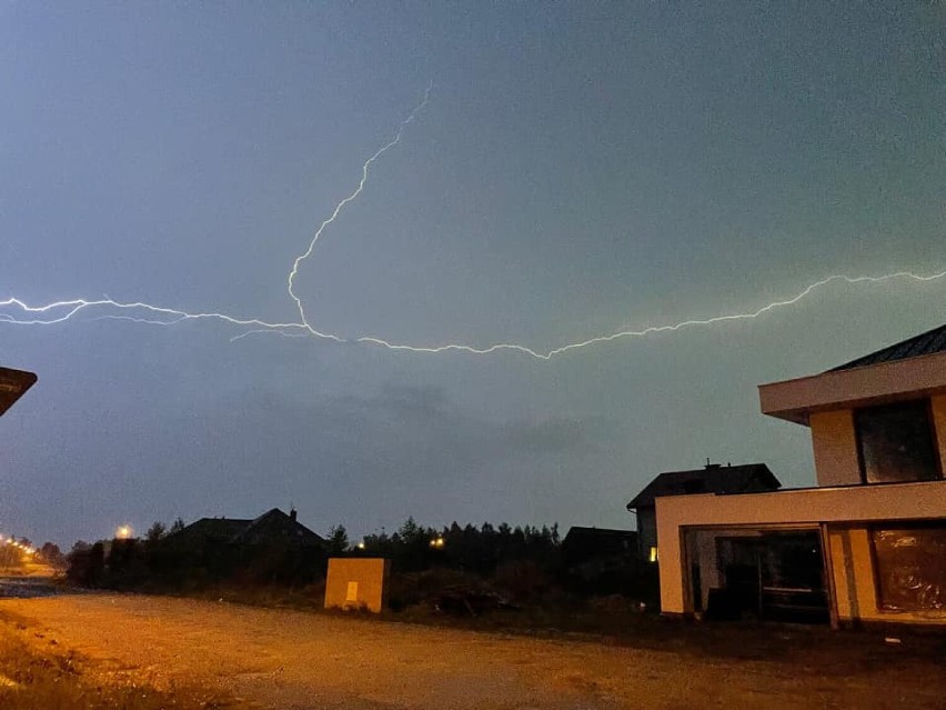 Burze nad powiatem sieradzkim i poddębickim. Zdjęcia czytelników FOTO