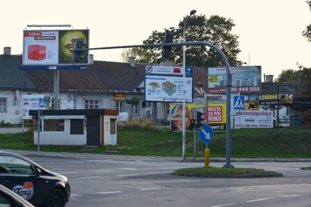 Z Kielc ma zniknąć taki bałagan reklamowy jak ten jaki jest obecnie na rogatce krakowskiej