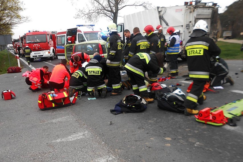 Wypadek w Piotrowie: Jedna osoba nie żyje, dwie zostały...