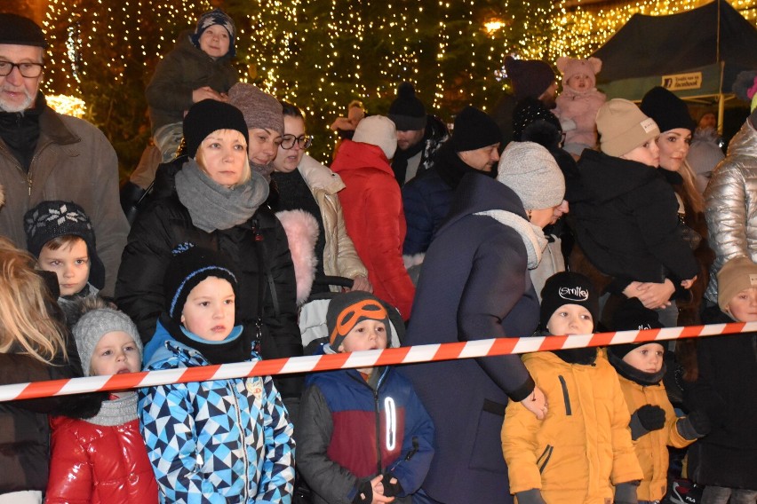 Pleszew. Interaktywne show ze skrzatami i Mikołajem oraz wielką bitwą na balonowe ogromne śnieżki na pleszewskim Rynku