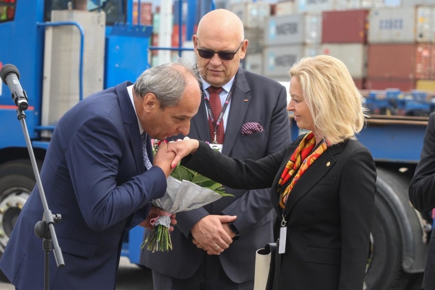 Terminal DCT. Przekazanie sprzętu strażakom z OSP Raduń...