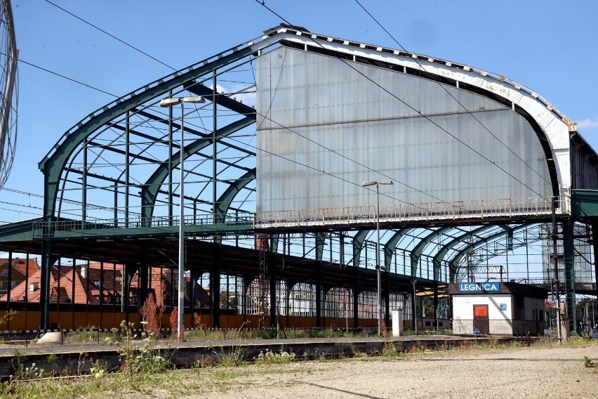 Dworzec widmo w Legnicy! Wstrzymany remont hali peronowej, zobaczcie aktualne zdjęcia