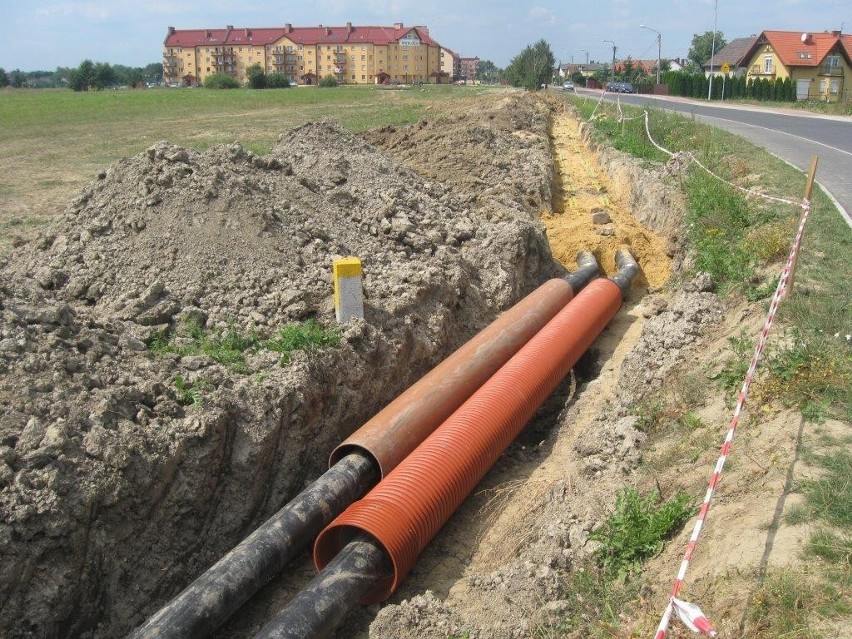 Układanie rur preizolowanych w wykopie