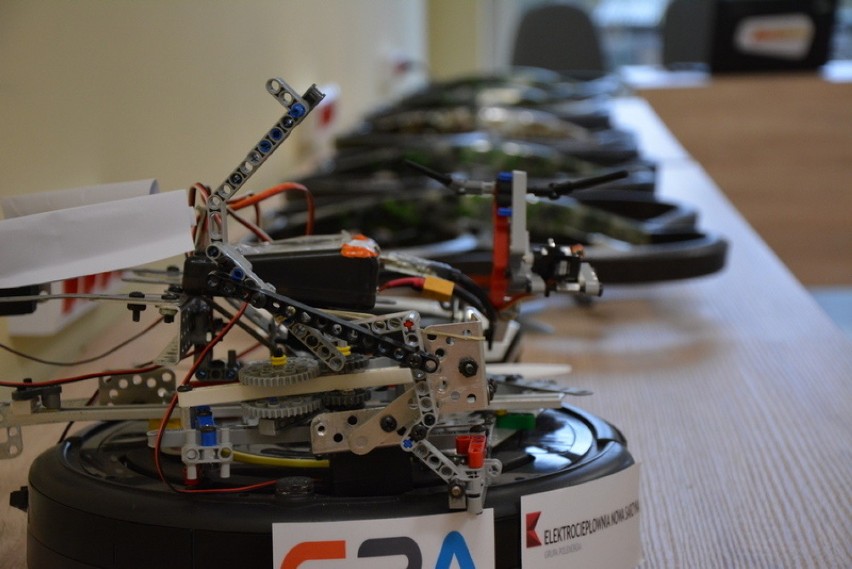 Bicie rekordu parady robotów Lego Mindstorms, połączone z...