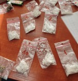 500 działek amfetaminy znaleziono w mieszkaniu 38-latka z Jaworzna. Dilerowi grozi 10 lat więzienia