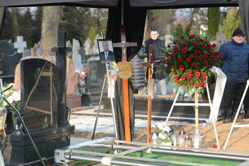 Janusz Dzięcioł został pochowany na cmentarzu w Olsztynie [zdjęcia]