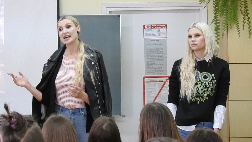 Siostry Oliferuk odwiedziły swa dawną szkołę w Bielsku...