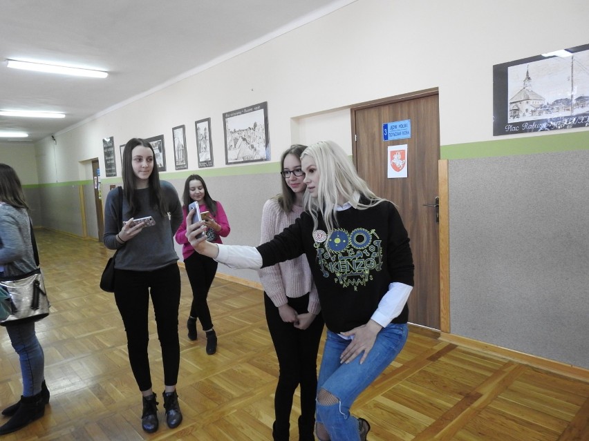 Siostry Oliferuk odwiedziły swa dawną szkołę w Bielsku...
