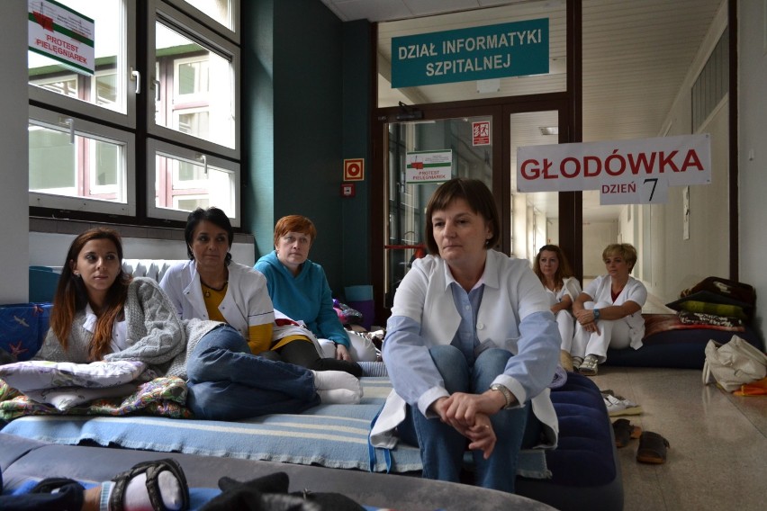 Protest w szpitalu w Rybniku: Pielęgniarki zaostrzają protest