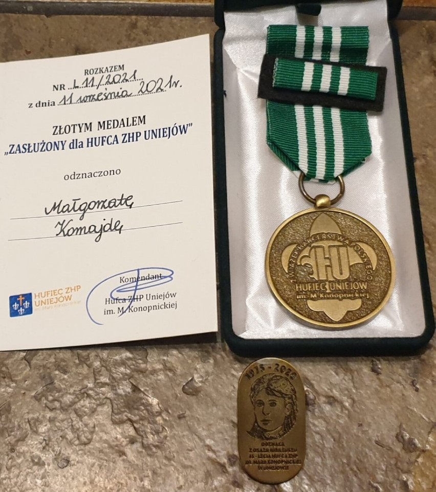 Złoty Medal za Zasługi dla Hufca ZHP Uniejów dla starosty poddębickiego ZDJĘCIA